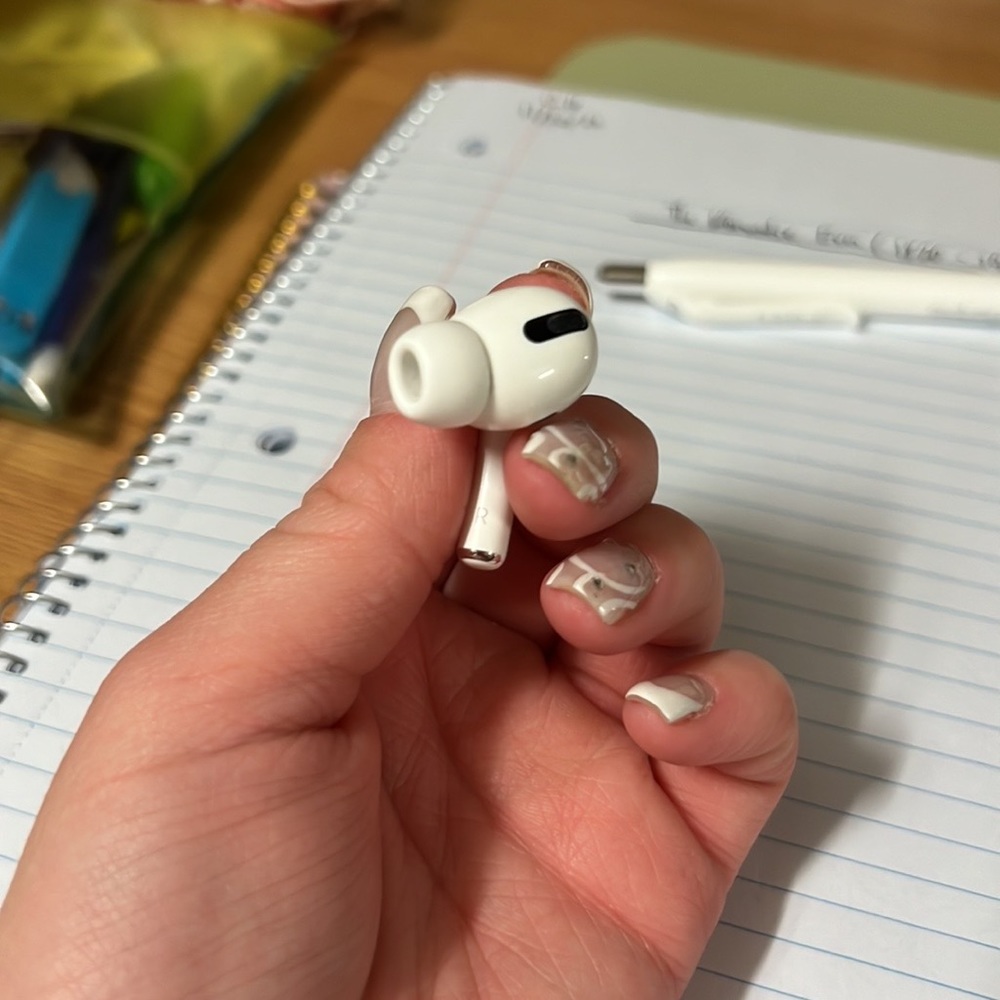 COPY - Apple AirPod Pro *RIGHT AIRPOD ONLY* READ description